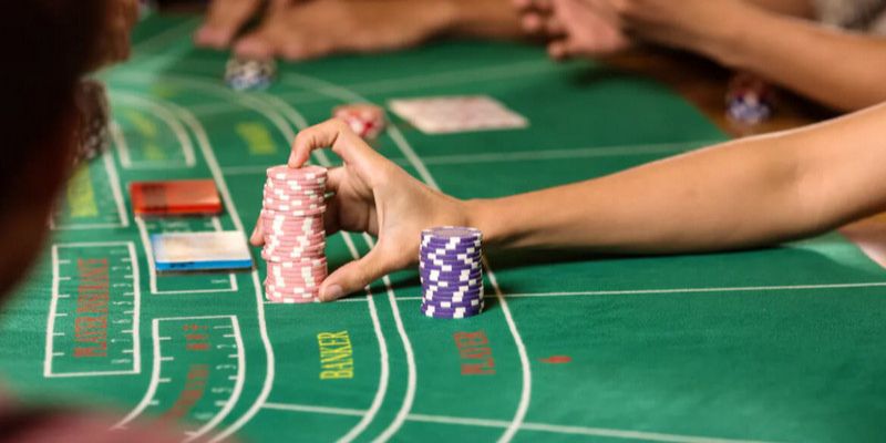 4 Giu mot cai dau lanh khi choi Baccarat Giữ một cái đầu lạnh khi chơi Baccarat